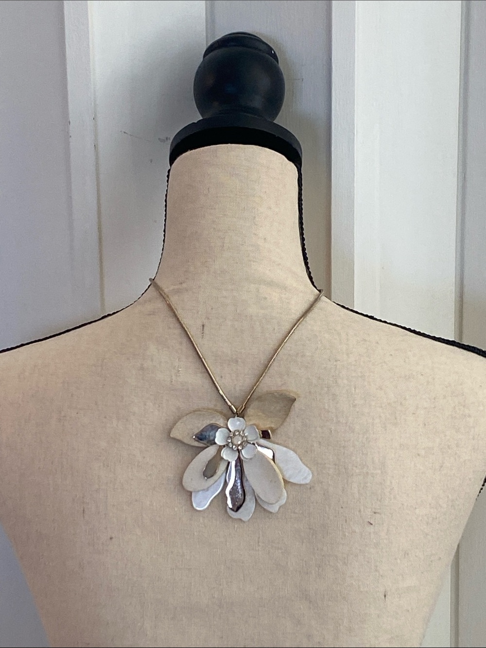 New York & Company White and Silver Floral Pendant Necklace